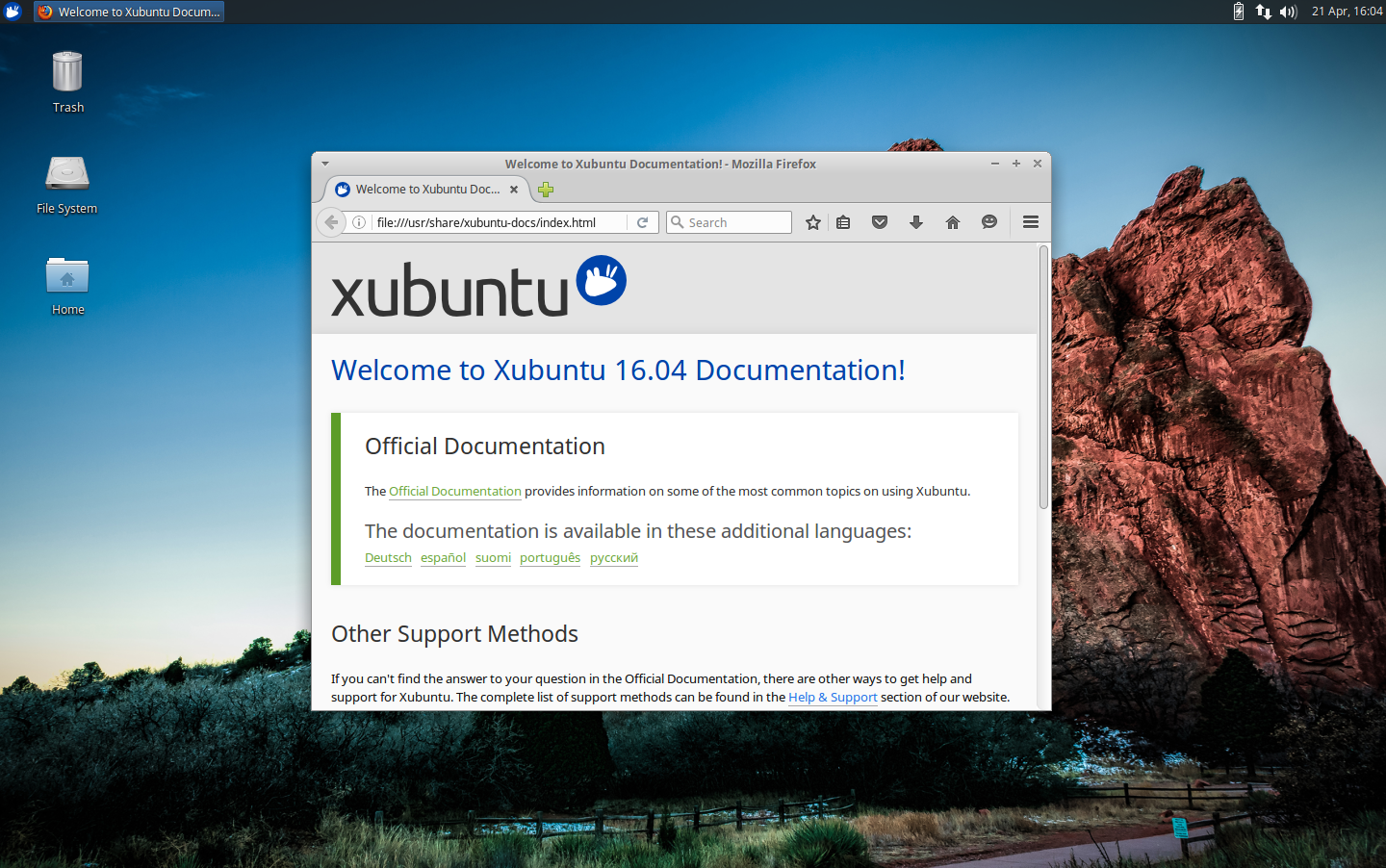 Xubuntu's documentation is available locally, without an Internet connection.